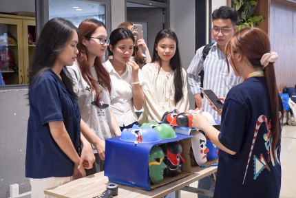 Sinh viên “đem Hát Bội xuống phố”: Từ bài tập học phần đến Bảo tồn văn hóa